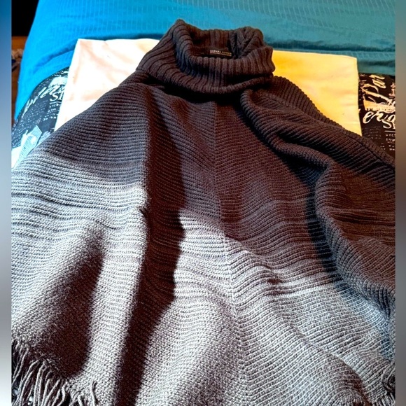 πCozy Banana Republic Black Grey Merino Ribbed Turtleneck Fringe Poncho Sweater - Picture 7 of 15
